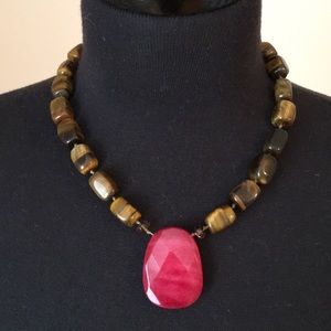 Necklace with natural stones